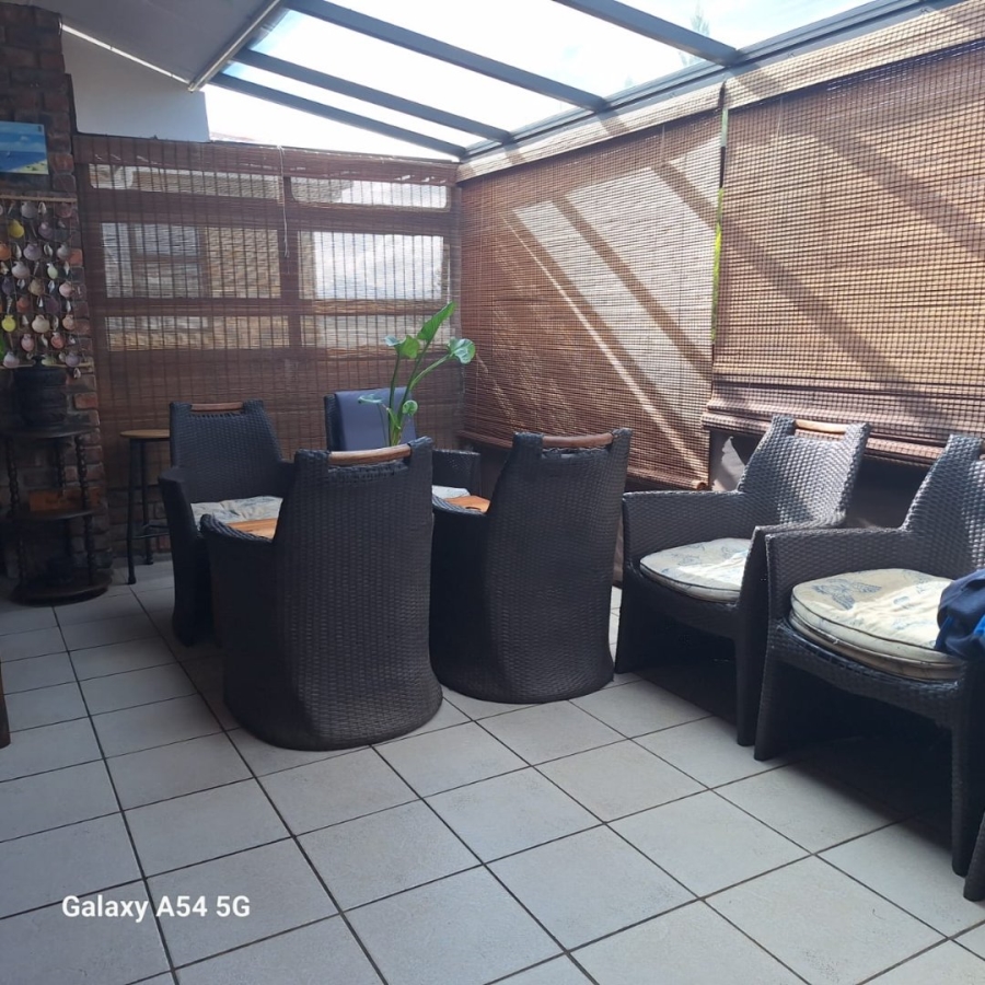 4 Bedroom Property for Sale in Hartenbos Heuwels Western Cape